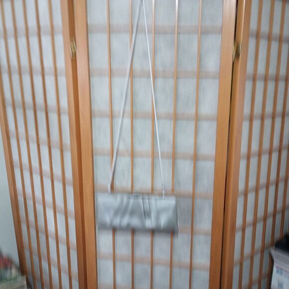 Kate Landry Silver Satin Pleated Evening Clutch Bag Kiss Lock Purse - Picture 10 of 13